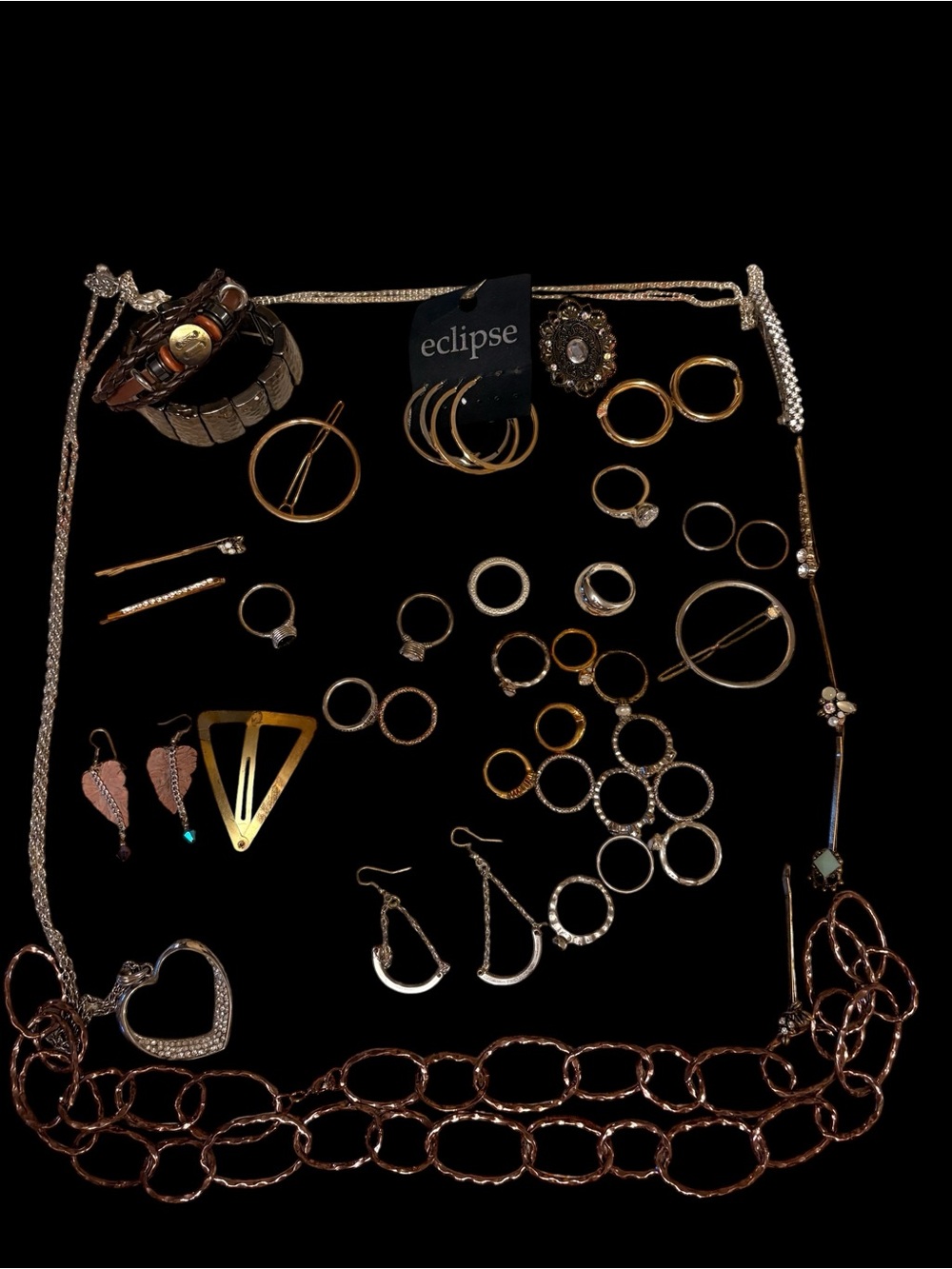 Jewelry Assortment. 21 rings,2 bracelets 8 hair clips 5 earrings 3 necklaces.